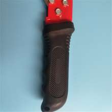 Sufficient supply, plastic handle, hook saw, handle to prevent sweating and slip, front hook can hook off excess branches
